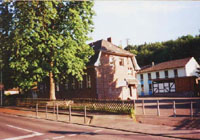 Das alte Schulgebäude an der Hauptstraße